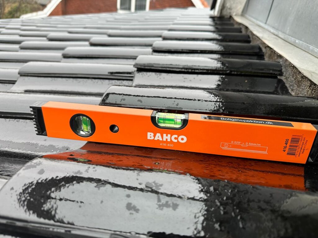 Tegltag med utilstrækelig taghældning